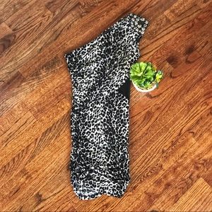 Small one sleeve mandees dress